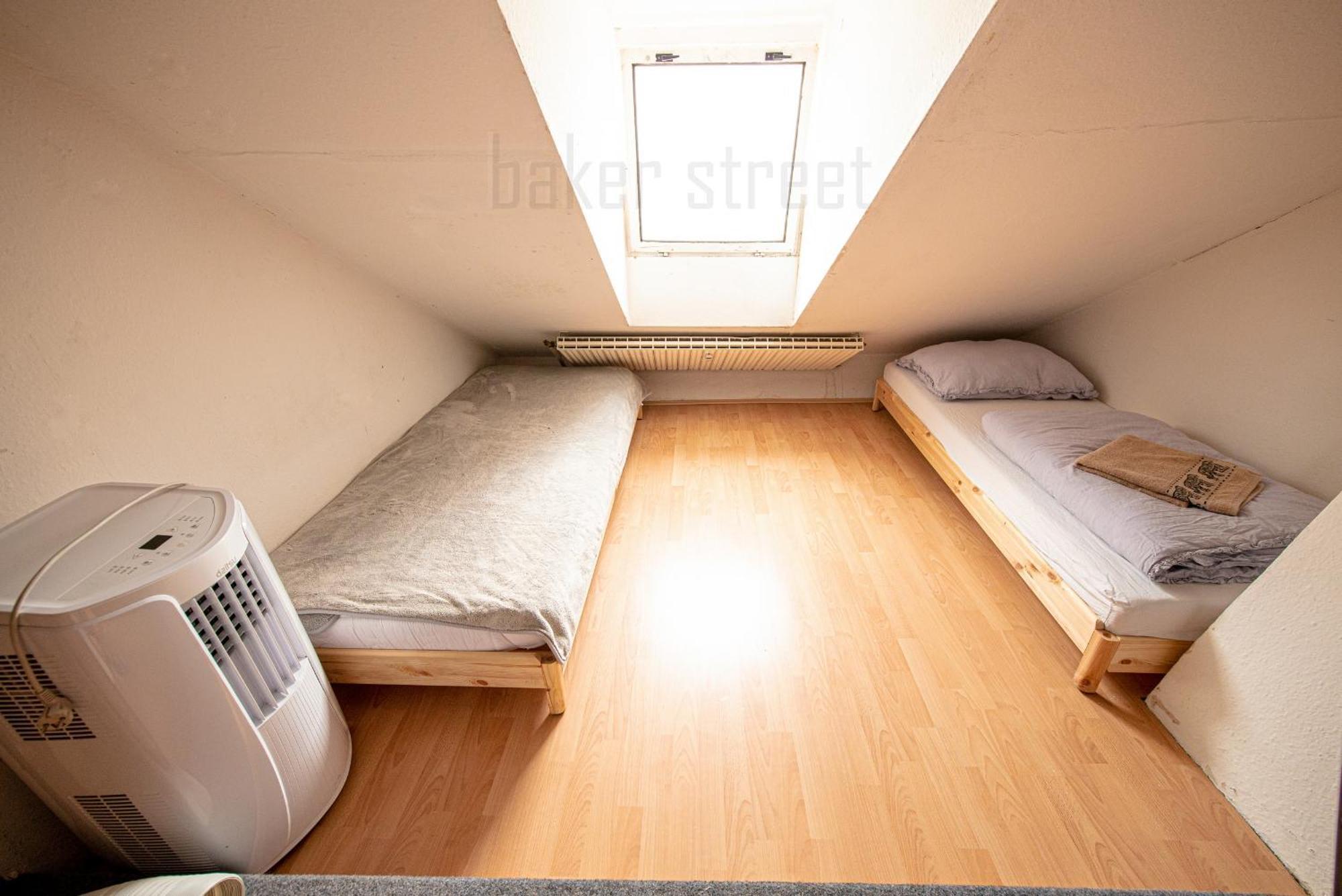 Attic 3 Bedrooms With 2 Bathrooms Praha